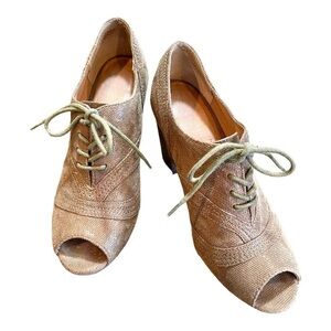 SEYCHELLES ETERNITY, ADORABLE PEEP TOE BOOTIE WITH CHUNKY 3 1/2” HEEL.SIZE 7 1/2